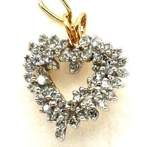 14K Yellow Gold Heart Cluster Pendant with Diamond Chips 3.8 Gr